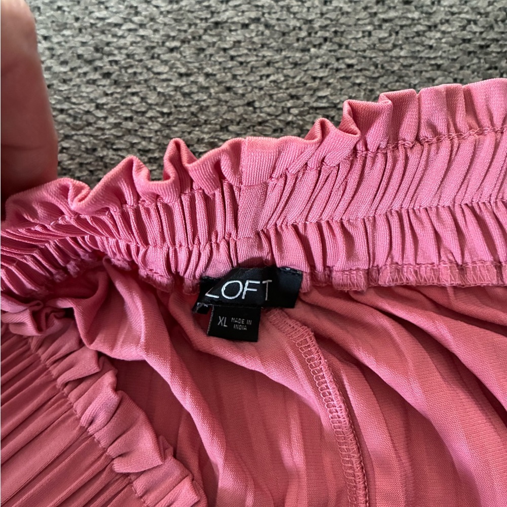 LOFT Pink Pleated Relaxed Shorts - Picture 4 of 5